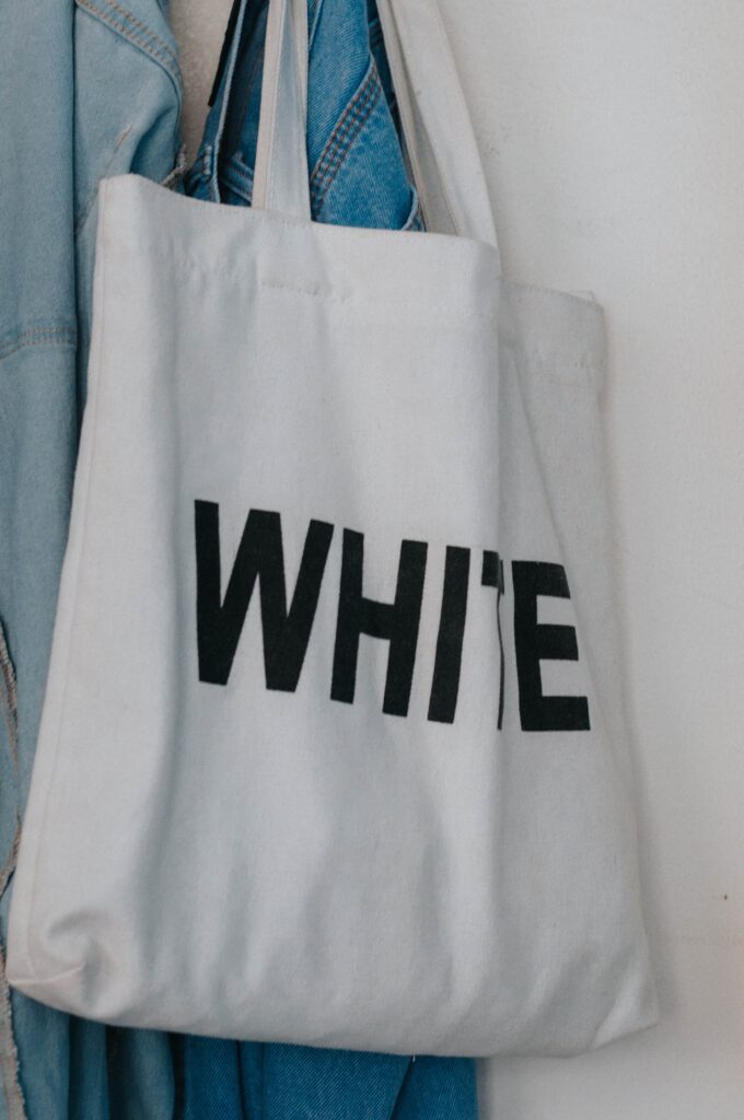 白い布製の手提げ袋