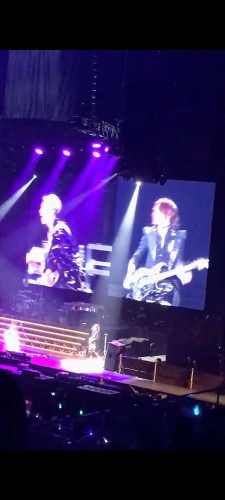 THE LAST ROCKSTARSライブステージの様子。
